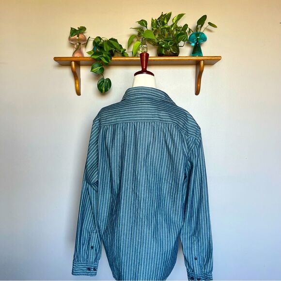 NWOT LL Bean Slightly Fitted Button Down Navy Blue Shirt with Pinstripes Medium - Picture 3 of 7